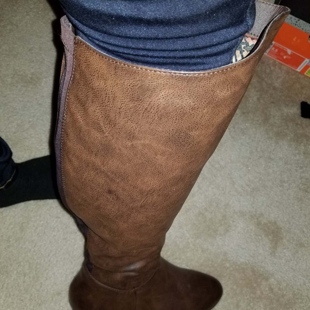 Super cute Knee high boots